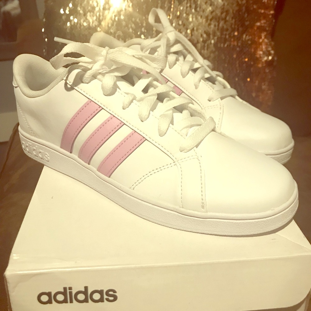 Adidas Woman’s Tenis Shoes